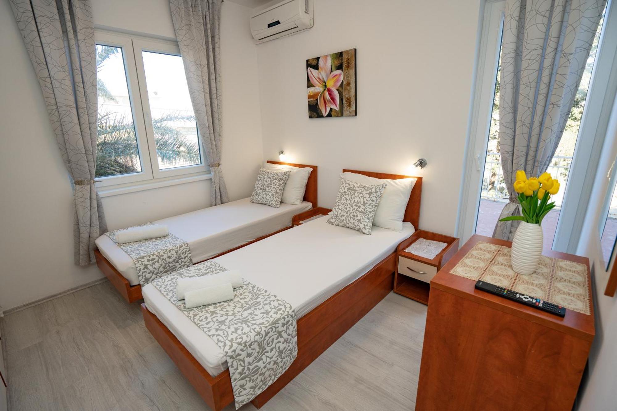 Pool Mansion Magnolia - Comfort Rooms Novalja Luaran gambar